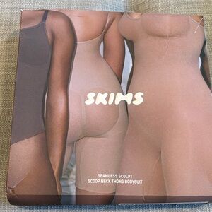 SKIMS Scoop Neck Thong Bodysuit size Large NIB